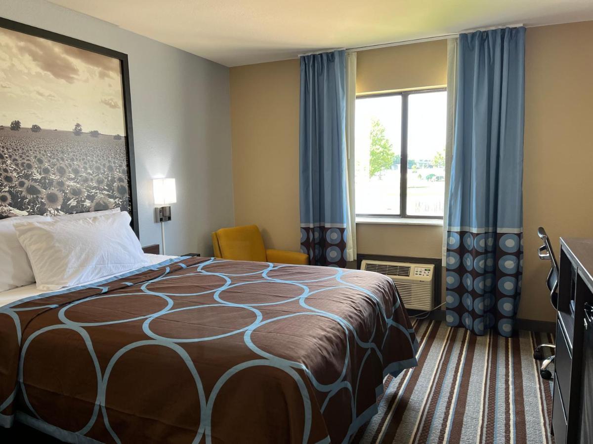 Super 8 by Wyndham Independence Hotel Eksteriør billede